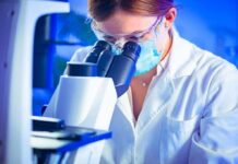 AI Hype Backfires: CRISPR Look‑Alike, No Proof Scientist using a microscope in a lab